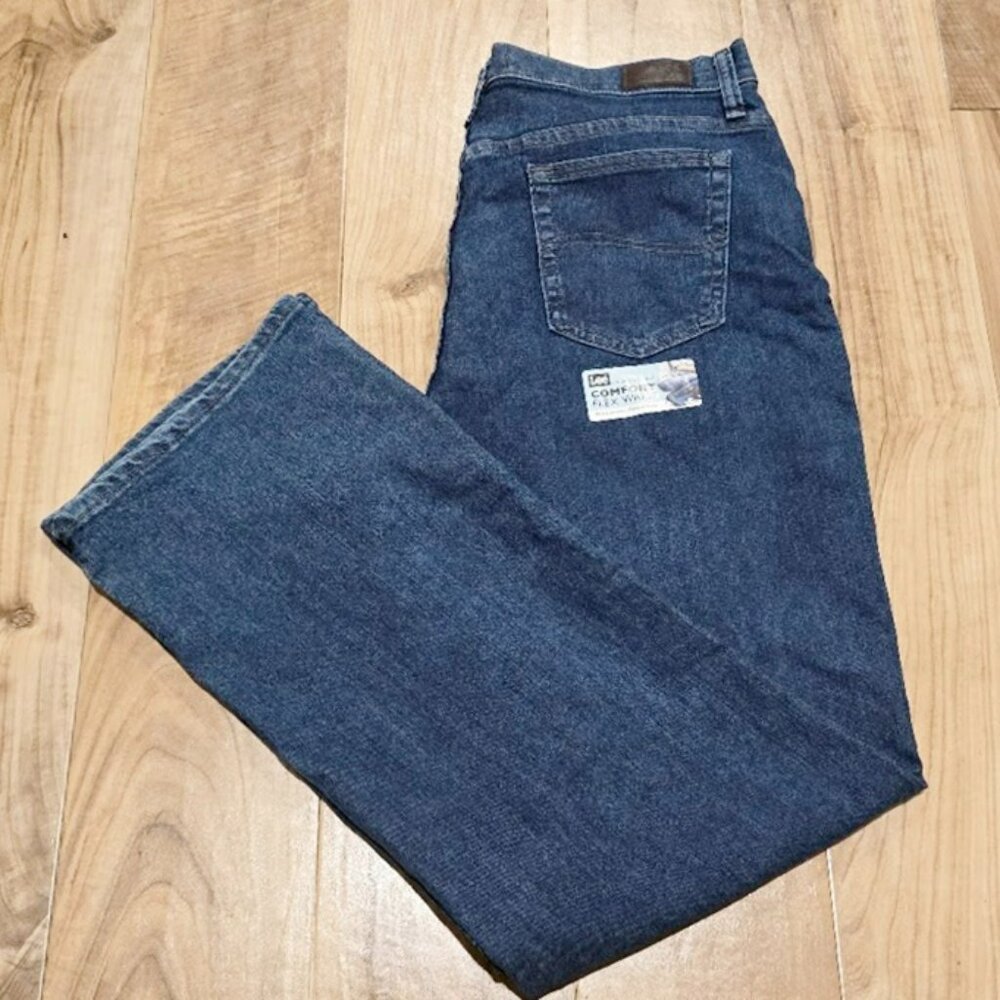 Lee NWOT Comfort Flex Waist Relaxed Straight Leg Blue Jeans Size 16 Med Womens